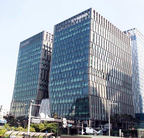 롯데자산개발이 신종 코로나바이러스의 확산 방지를 위해 롯데월드몰·롯데몰·롯데피트인에 대한 방역을 강화한다. ⓒ 롯데자산개발