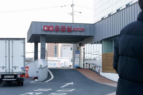 대구에서 47번째 코로나바이러스 감염증 확진자가 발생하면서 영남대병원 응급실이 또 다시 폐쇄됐다. ⓒ 연합뉴스