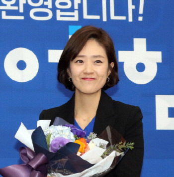 지난 2일 국회에서 더불어민주당 입당 기자회견을 한 고민정 전 청와대 대변인의 모습. ⓒ 연합뉴스