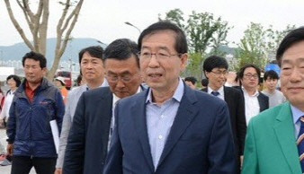 박원순 서울시장이 신천지 관련 강경 발언을 내놔 주목된다. 사진은 순천시 국가정원을 찾은 당시의 모습. ⓒ 순천시