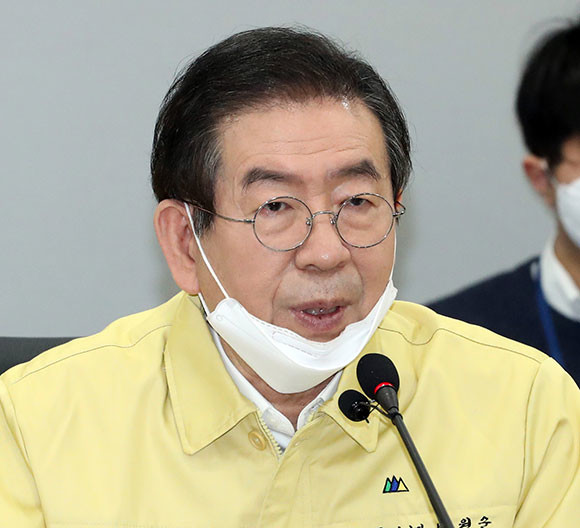 박원순 서울시장은 26일 시청에서 집회 제한 대상 장소 확대를 밝혔다. ⓒ 연합뉴스