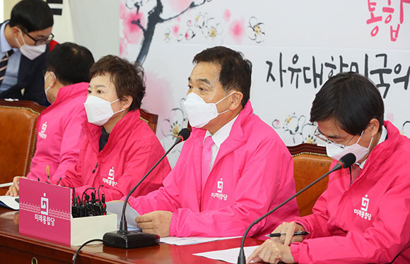 심재철 미래통합당 원내대표는 27일 최고위원회의에서 박능후 보건복지부 장관의 사퇴를 주장했다. ⓒ 연합뉴스