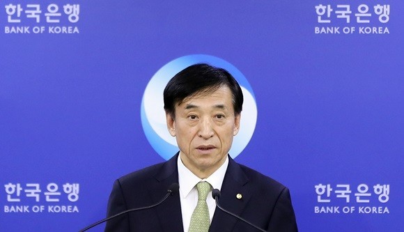 27일 한국은행 금융통화위원회는 신종 코로나바이러스(코로나19) 확산에도 불구하고 금융 안정에 무게를 두는 방향을 선택, 기준금리를 현행 1.25%로 동결했다. 사진은 지난 1월17일 이주열 한국은행 총재가 서울 중구 한국은행에서 금리 동결 배경을 설명하고 있는 모습. ⓒ 연합뉴스