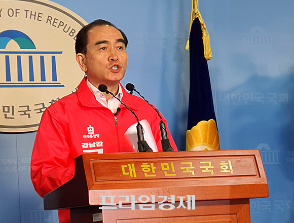 태영호 전 영국 주재 북한 대사관 공사는 3일 기자회견장에서 출마를 선언했다. = 박성현 기자