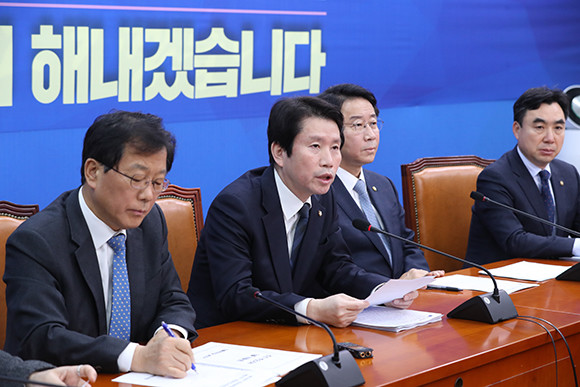 이인영 더불어민주당 원내대표는 10일 최고위원회의에서 코로나19 대응을 위한 추경안에 대해 언급했다. ⓒ 연합뉴스