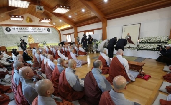 법정 스님의 기일인 2월19일(음력 1월26일) 서울 성북구 길상사에서 입적 10주기 추모법회가 봉행되고 있다. ⓒ 연합뉴스