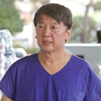 지난 2일 대구동산병원에서 코로나19 확진자 관련 의료봉사 중인 안철수 국민의당 대표. ⓒ 연합뉴스