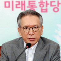 13일 국회에서 열린 기자간담회에서 발언 중인 김형오 미래통합당 공천관리위원장. ⓒ 연합뉴스