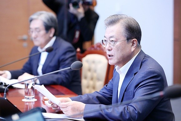 문 대통령이 코로나19 피해가 가장 컸던 대구와 경북 일부 지역에 대해 '특별재난지역'으로 선포했다. 이에 해당 지역에 정부 차원의 지원이 보다 늘어날 것으로 예상된다. ⓒ 연합뉴스