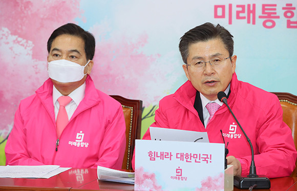 황교안 미래통합당 대표가 16일 최고위원회의에서 총괄선대위원장을 맡겠다고 밝혔다. ⓒ 연합뉴스