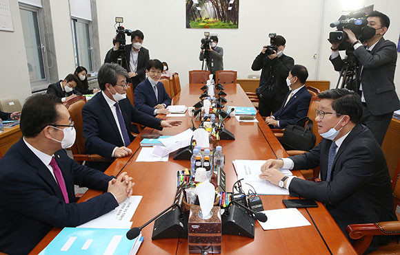 국회 예산결산특별위원회는 코로나19 추경안에 대한 논의를 했었다. ⓒ 연합뉴스