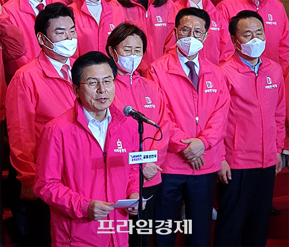 황교안 미래통합당 대표는 1일 미래통합당과 미래한국당의 정책 공동선언식에서 두 당이 하나임을 강조했다. = 박성현 기자