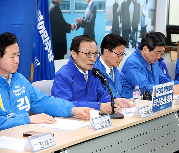 이해찬 더불어민주당 대표는 6일 민주당·시민당 합동 선거대책회의에서 긴급재난지원금에 대한 처지를 말했다. ⓒ 연합뉴스