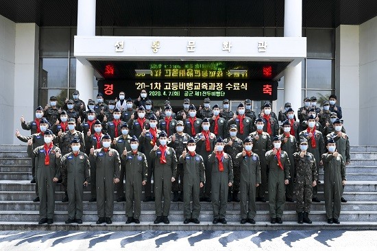 공군제1전투비행단은 7일 20-1차 고등비행교육과정 수료식을 개최했다. ⓒ 공군제1전투비행단 상사 서진철