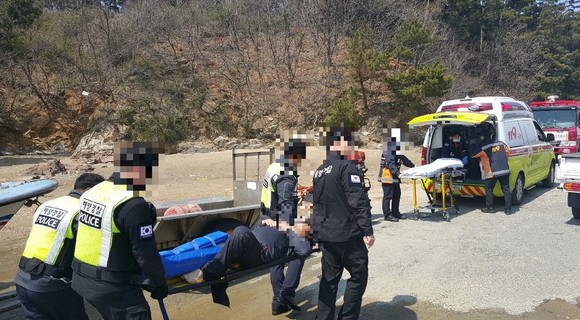 홍원파출소 응급환자 구조 모습. ⓒ 보령해경