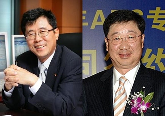(왼쪽부터) 2010년 '국내 CEO 표준 모델'로 선정된 당시 최상훈 SK가스 사장 · 황백 제일모직 사장. ⓒ SK가스·연합뉴스