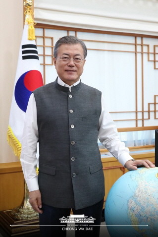 이번 총선 성적표로 문재인 대통령이 정권 후반부 급속히 레임덕에 빠질 것이라는 우려를 극복했다. ⓒ 청와대
