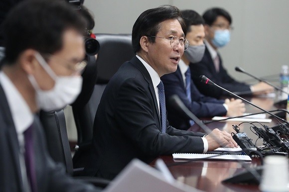 성윤모 산업통상자원부 장관이 정유업계 간담회에 참석해 발언하는 모습. ⓒ 연합뉴스