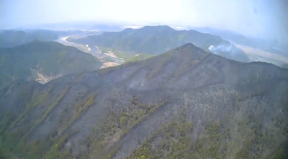 지난 24일 안동시 풍천면 인금리에서 발생한 산불 모습. ⓒ 산림청