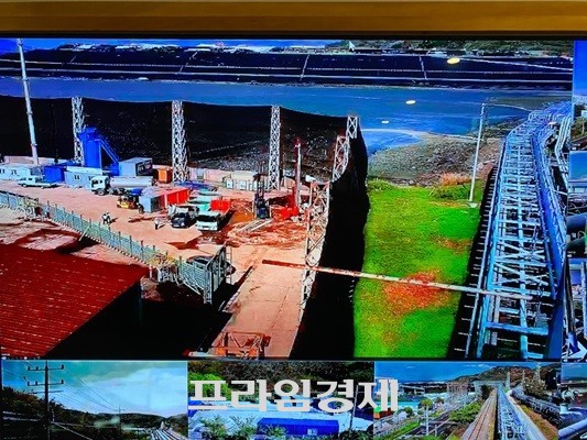 여수산단 호남화력 부지 내 설치중인 지하 63m 깊이의 수직구(사진 왼쪽)가 고압가스 배관이 밀집한 파이프랙과 불과 20m 이내에 근접해 공사를 하고 있다. ⓒ 제보자