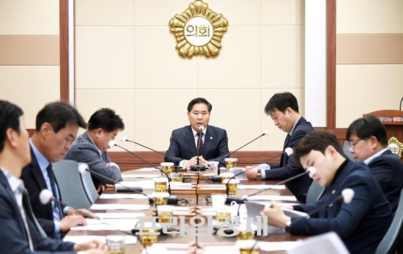 지난 23일 열린 의원간담회 모습. ⓒ 순천시의회