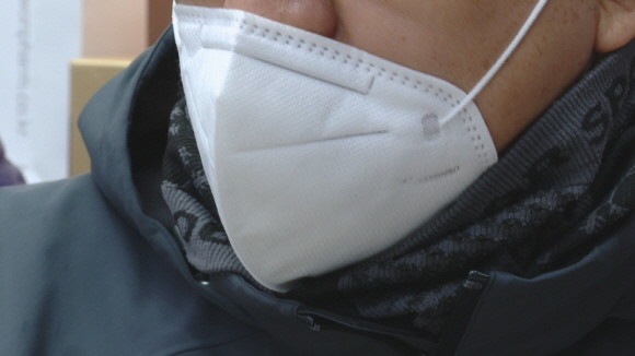 27일부터 한 사람이 1주일에 2장씩 살 수 있었던 공적 마스크 구매 수량이 3장으로 늘어난다. ⓒ 연합뉴스