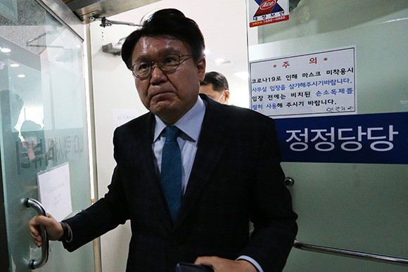 황운하 더불어민주당 대전 중구 당선인은 지난 26일 본인의 SNS 계정으로 검찰의 행보에 대해 비판했다. ⓒ 연합뉴스