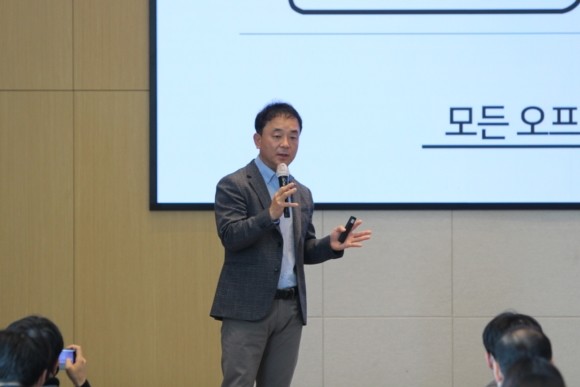 27일 오전 조영제 롯데쇼핑 e커머스사업부 대표가 '롯데ON 전략 설명회'를 진행하고 있는 모습. ⓒ 롯데쇼핑