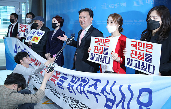 민경욱 미래통합당 의원은 28일 국회 소통관에서 제21대 국회의원 선거 결과에 대한 의혹을 지난 22일에 이어 또 언급했다. ⓒ 연합뉴스