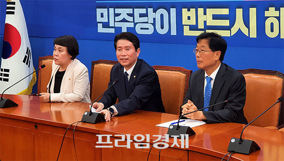 이인영 더불어민주당 원내대표는 3일 국회서 열린 기자간담회에서 처지를 밝혔다. = 박성현 기자