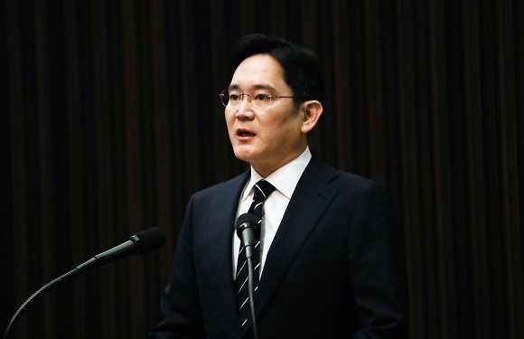 이재용 부회장이 6일 오후 3시, 서울 서초구 삼성사옥에서 '경영권 승계', '노조문제'등 삼성준법감시위원회가 지목한 내용과 관련해 '대국민 사과문'을 발표했다. ⓒ 연합뉴스
