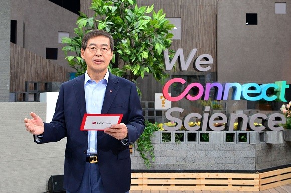 신학철 부회장이 LG화학 비전 선포식을 통해 뉴 비전에 대해 설명하는 모습. ⓒ LG화학