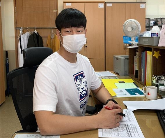 오송중학교에서 근무하고 있는 민준기 체육교사. = 김기현 청년 기자