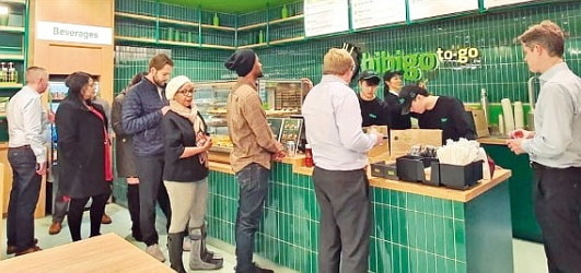 지난해 12월 말 미국 뉴욕 록펠러센터에 문을 연 한식 매장 비비고 팝업스토어'를 찾은 사람들. ⓒ CJ제일제당