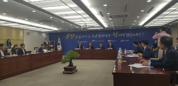 부산시와 LH 등이 함께 체결한 산업혁신구역 시범사업 협약. = 임혜현 기자