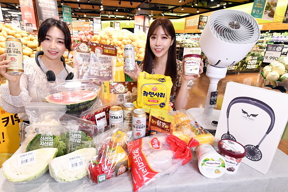 홈플러스가 코로나19로 침체돼 있는 국내 소비 진작과 함께 장바구니 물가 안정을 위해 오는 14일부터 27일까지 각종 먹거리 및 생필품들을 모아 할인 판매한다. ⓒ 홈플러스