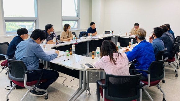 산불피해지의 산림분야 피해액, 복구소요액 산출을 위한 회의를 진행하고 있다. ⓒ 산림청