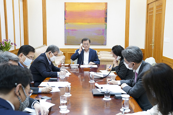 문재인 대통령은 지난 13일 시진핑 중국 국가주석의 요청으로, 코로나19 상황 및 방한과 관련한 정상통화를 했다. ⓒ 청와대