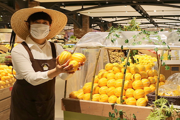 현대백화점이 지방자치단체 4곳과 손잡고 지역 특산물 소비 촉진에 나선다. ⓒ 현대백화점