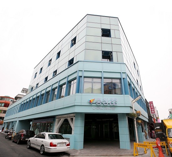 충장로 5가 옛 간장공장 건물이 문화예술인들이 거주하며 창작에 전념할 수 있는 '충장22'로 새롭게 변신했다. ⓒ 광주광역시 동구청