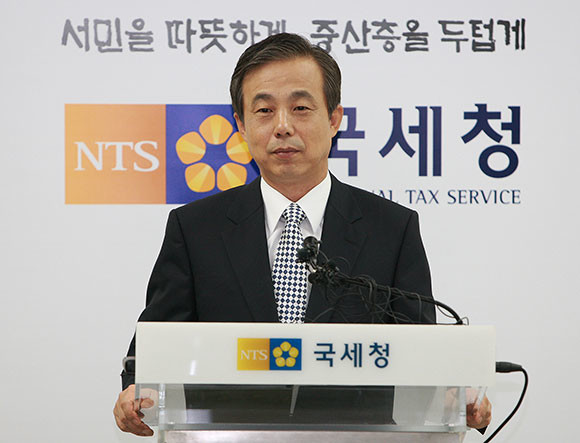 국세청은 2010년 5월25일 세무조사를 통해 상장사 2곳이 포함된 4개 기업이 6224억원을 탈세했으며, 이 중 3392억원의 세금을 추징했다고 발표했다. ⓒ 연합뉴스