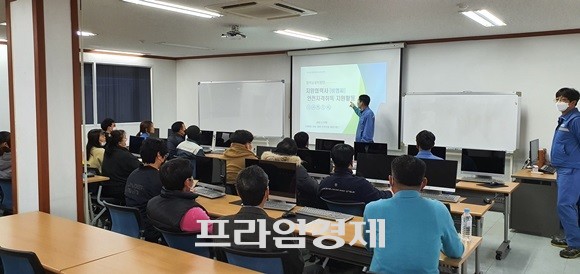포스코 협력사협회가 이끄는 협력상생지원단이 광양지역 지원협력사 비엠씨에 맞춤형 컨설팅을 지원하고 있다. ⓒ 광양제철소