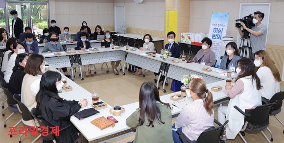 허태정 대전시장은 지난 28일 '아침 뜰'에서 '허심탄회' 간담회를 개최했다. ⓒ 대전시