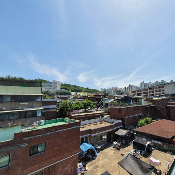 흑석9구역 전경. 흑석9구역은 지난 30일 총회를 열고 롯데건설과 시공사계약 해지를 결정했다. 향후 롯데건설과 협상의 여지도 남겨 롯데건설을 포함해 대형건설업체들과 참여의사를 타진할 예정이다. = 장귀용 기자