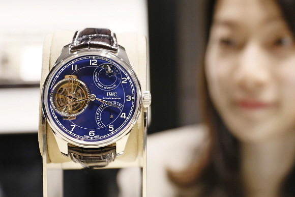 갤러리아명품관이 오는 15일까지 스위스 명품 시계 브랜드 'IWC샤프하우젠'의 신제품 하이피스 전시를 진행한다. ⓒ 갤러리아