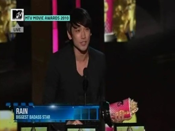2010 MTV 무비 어워드에서 최고의 액션스타상을 수상한 비. ⓒ MTV코리아