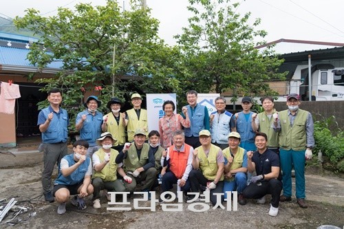 광양제철소 임직원들이 자매결연을 한 청도 마을에서 봉사활동을 펼쳤다. ⓒ 광양제철소