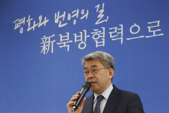 권구훈 대통령 직속 북방경제협력위원회 위원장이 지난해 11월 언론 브리핑 하는 모습. ⓒ 연합뉴스