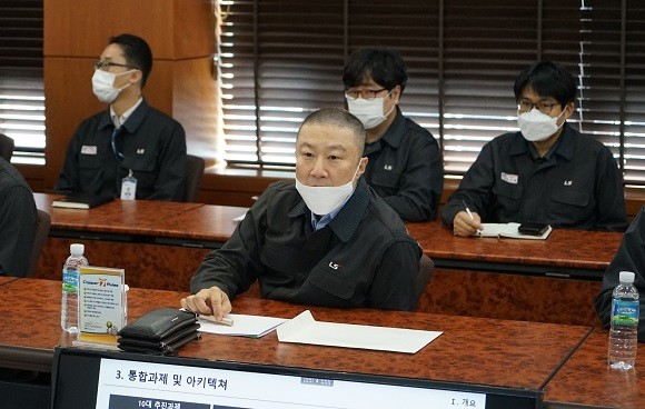 구자은 LS그룹 미래혁신단장 겸 LS엠트론 회장이 온산의 LS-Nikko동제련 스마트팩토리를 찾아 현장경영을 펼쳤다. ⓒ LS그룹