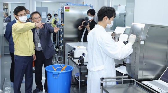 바이오 기업인 ㈜알테오젠을 방문한 허태정 대전시장. ⓒ 대전시